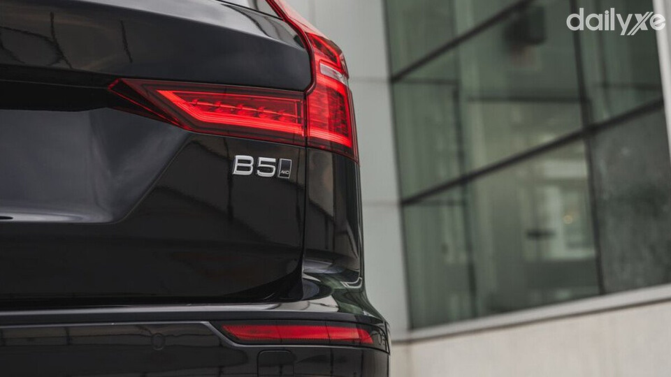 Đèn chiếu hậu Volvo V60 thiết kế hình chữ L