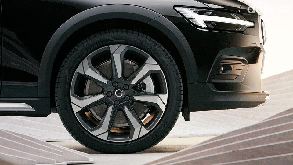 Lazang Volvo V60 thiết kế phay xước kim cương đen mang đến nét nổi bật