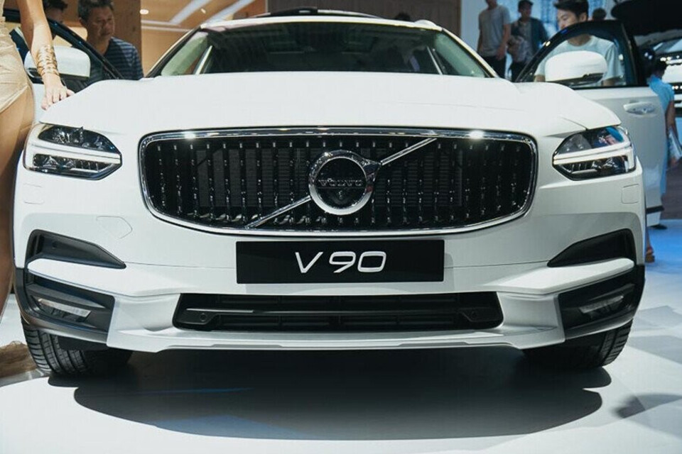 Thiết kế đầu xe nổi bật với cụm đèn pha LED Thiết kế đầu xe nổi bật với cụm đèn pha LED