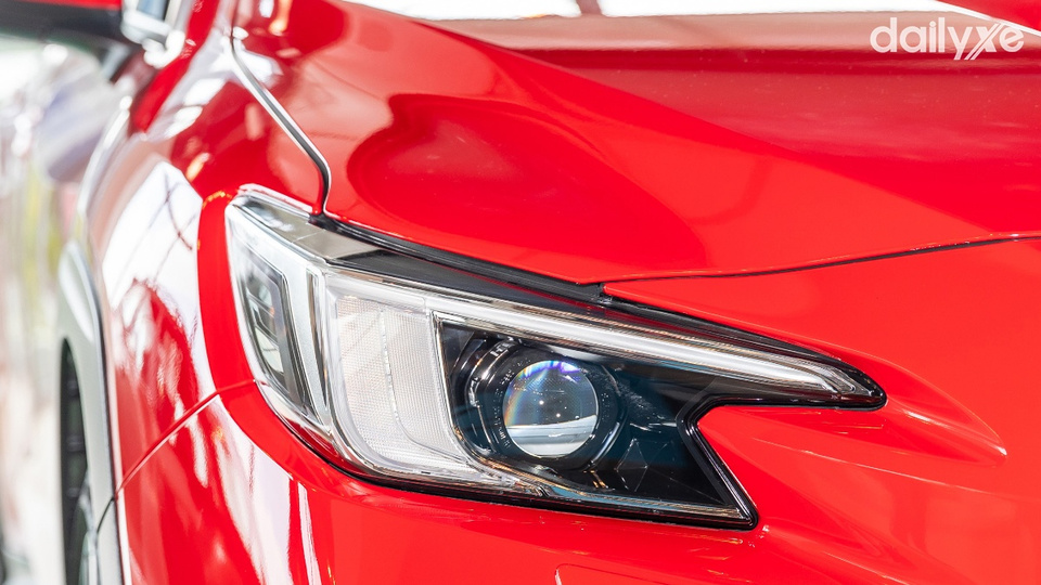 Đèn xe thiết kế sắc sảo tích hợp công nghệ chiếu sáng tiên tiến