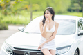 Người mẫu Phạm Phương khoe đường cong nóng bỏng bên Honda Civic RS 2019