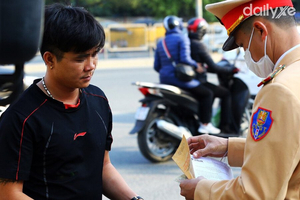 9 nguyên tắc ứng xử khôn khéo khi bị cảnh sát giao thông bắt