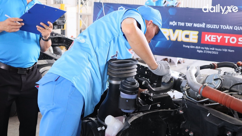 Đội ngũ nhân viên kĩ thuật tay nghề cao