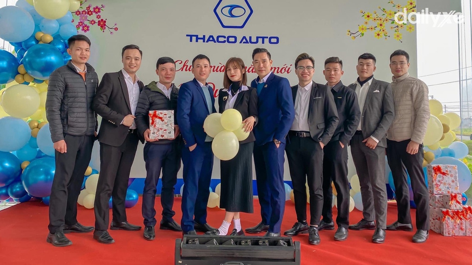 Đội ngũ nhân viên năng động trẻ trung