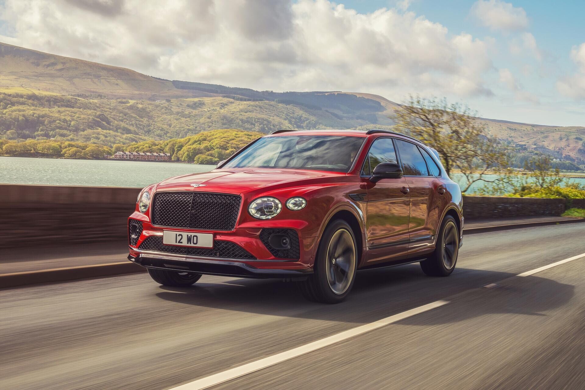 Bentayga big baby. Bentley Bentayga 2022. Бентли Бентайга 2022 новый. Бентли Бентайга s 2021. Bentley Bentayga Speed 2021.