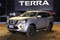 Nissan Terra 2.5 2WD MT (Máy dầu)