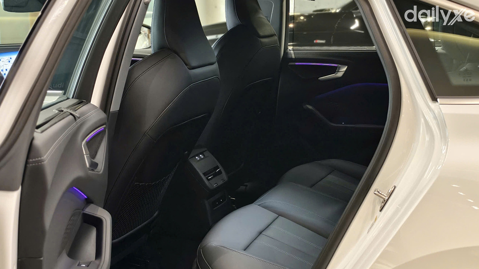 Ghế ngồi nhiều chức năng điều chỉnh thoải mái