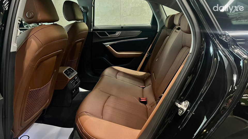 Hàng ghế thứ hai tiện nghi và thoải mái