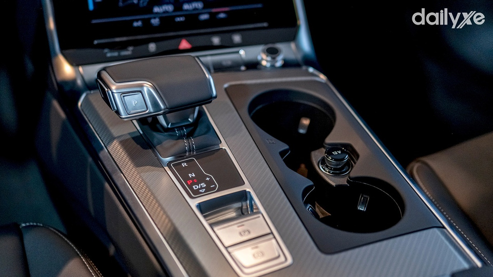 Khu vực điều khiển trung tâm bố trí khoa học