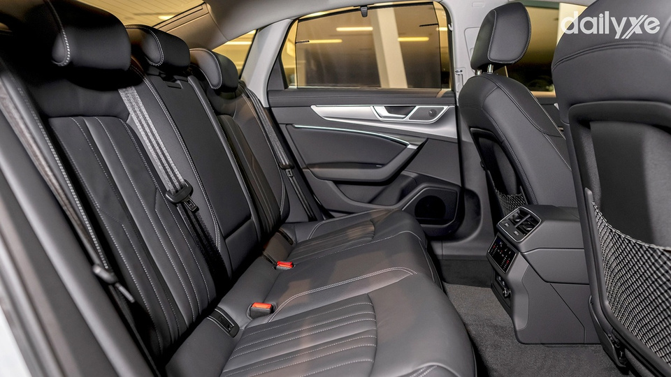 Hàng ghế thứ hai tiện nghi và thoải mái