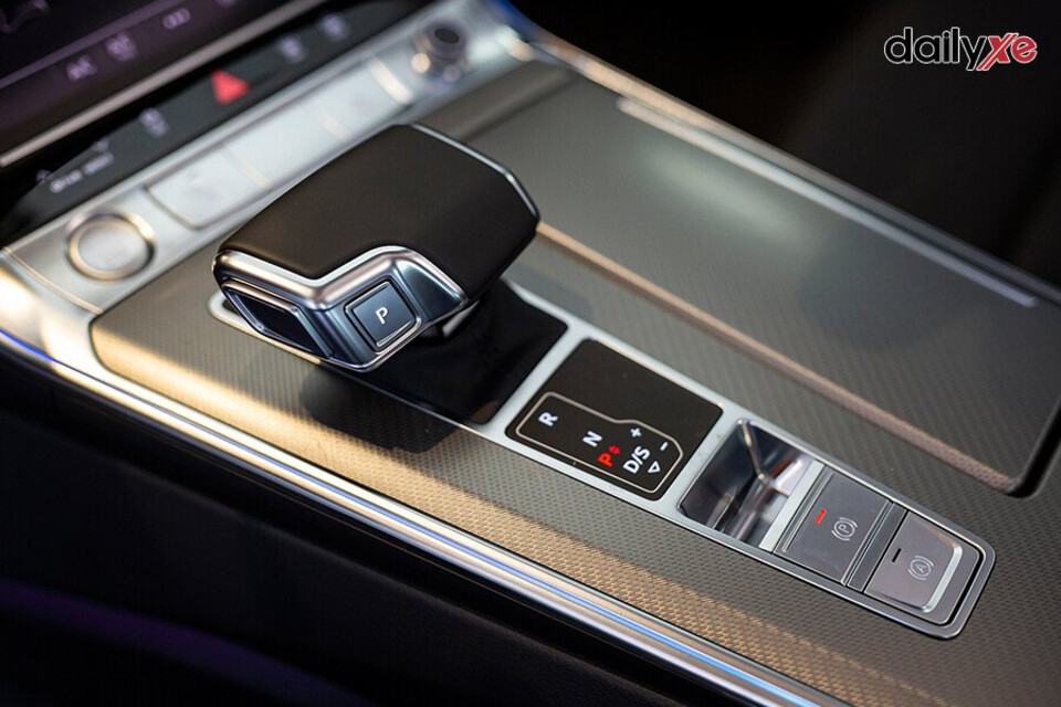 Hộp số 8 cấp TipTronic vận hành mạnh mẽ Hộp số 8 cấp TipTronic vận hành mạnh mẽ