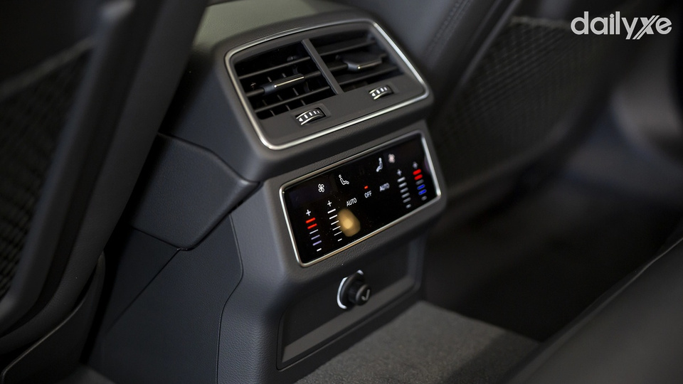 Điều hòa hàng ghế sau