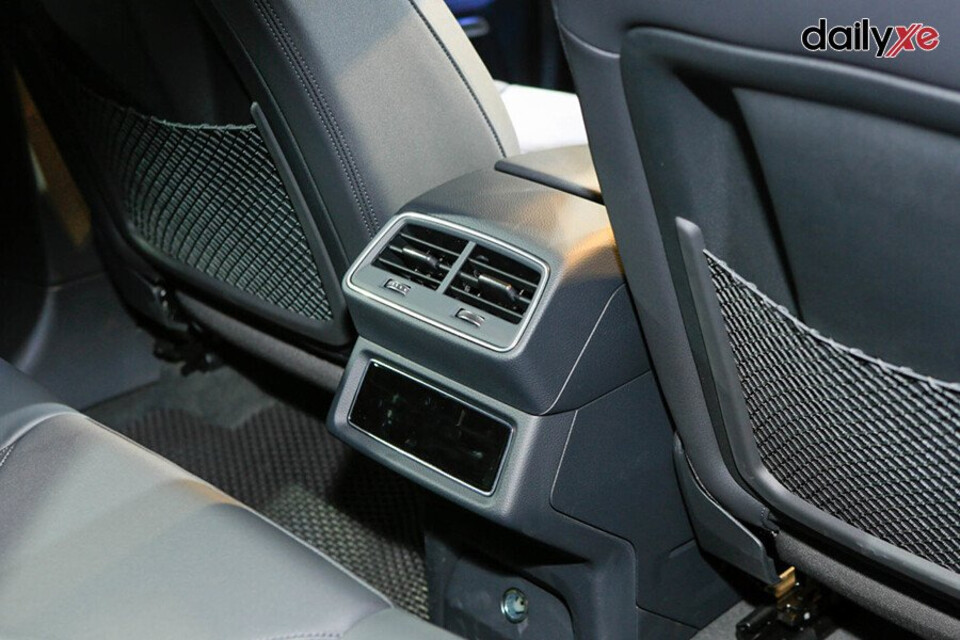 Tiện nghi cửa gió điều hòa hàng ghế sau