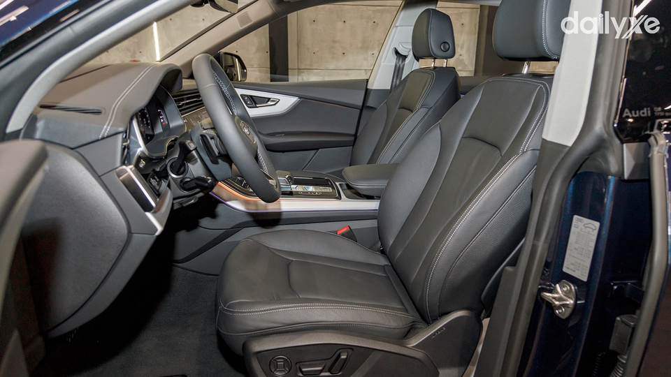 Ghế ngồi bọc da cao cấp