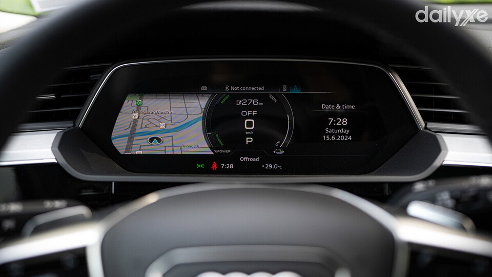 Màn hình hiển thị thông tin lái xe kỹ thuật số Audi virtual cockpit phía sau