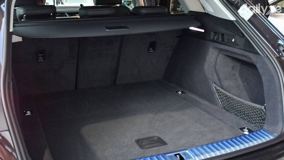 Khoang hành lý Audi Q8 e-tron có dung tích chứa lớn