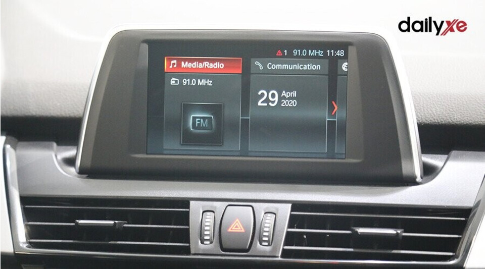 Màn hình LCD không giá đỡ tạo thêm nét thanh lịch