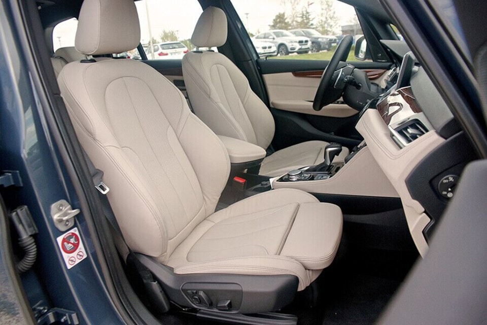 Chiếc 2 Series sẽ luôn đủ chỗ cho tất cả nhờ vào khoang lái linh hoạt