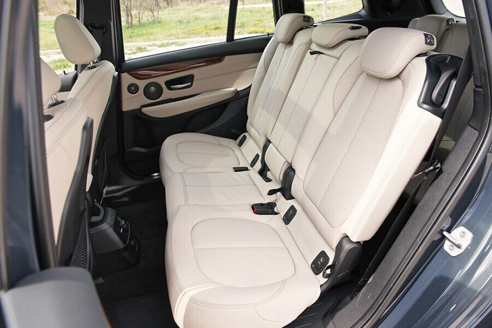 BMW 2 Series Gran Tourer là thiết kế thông minh giúp tạo ra nhiều mặt phẳng mang đến cảm giác linh động thoải mái