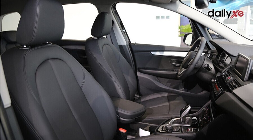 Chiếc 2 Series sẽ luôn đủ chỗ cho tất cả nhờ vào khoang lái linh hoạt