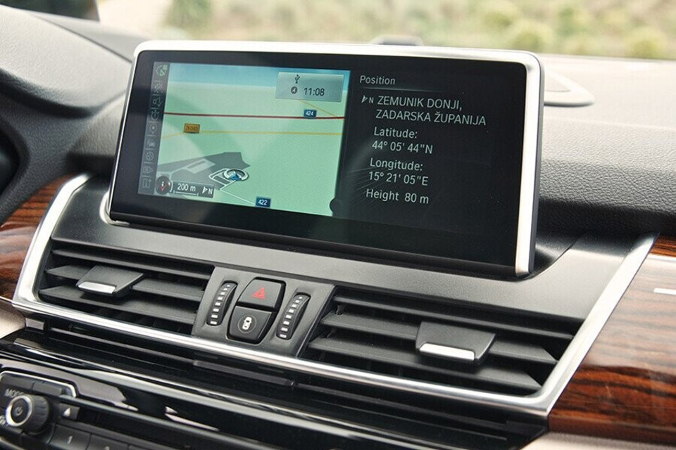 màn hình LCD không giá đỡ tạo thêm nét thanh lịch