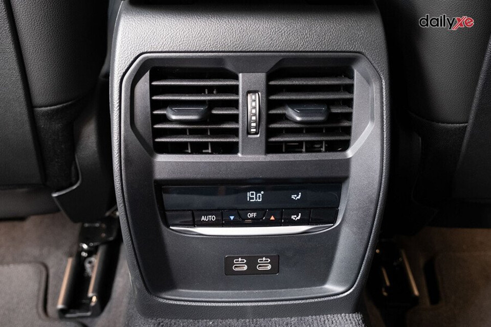 Cửa gió điều hòa hàng ghế sau