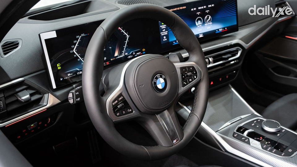 Vô lăng ba chấu bọc da êm ái