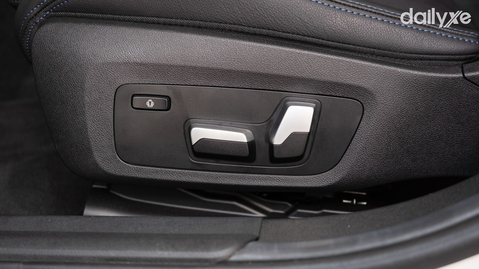 Ghế ngồi chỉnh điện đa hướng tích hợp nhớ vị trí