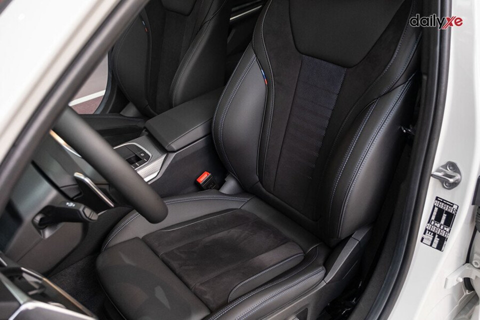 Ghế ngồi bọc da cao cấp