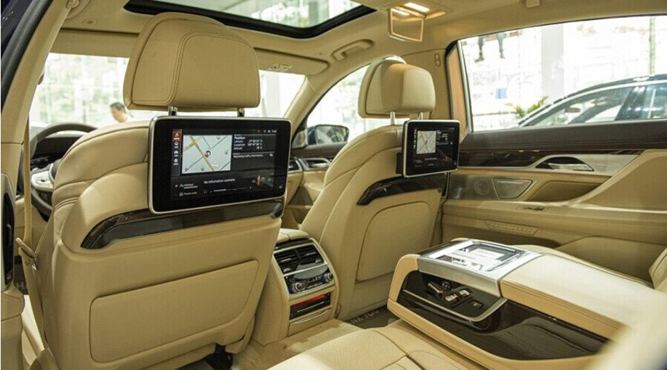 Hệ thống giải trí hàng ghế sau