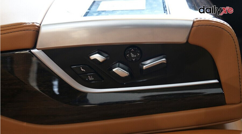 Bệ tỳ tay hàng ghế sau Bệ tỳ tay hàng ghế sau