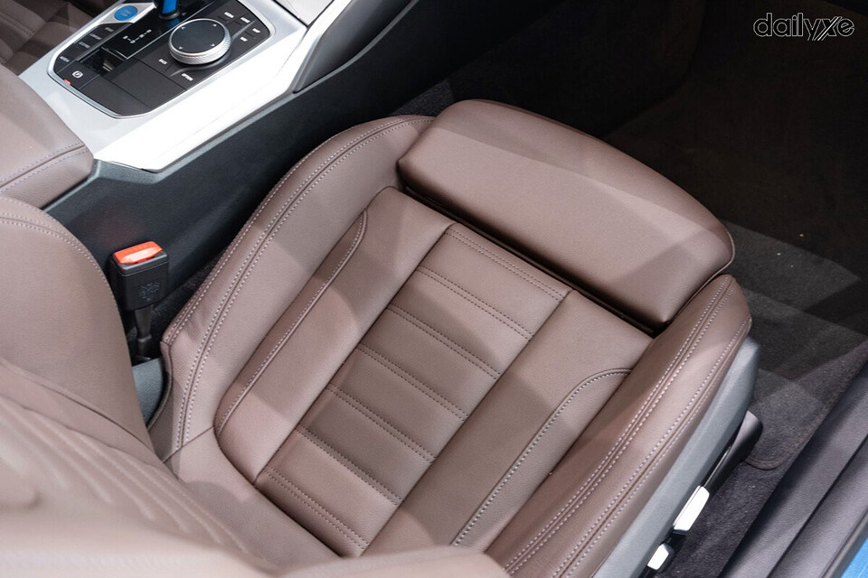 Ghế ngồi đều được bọc da cao cấp