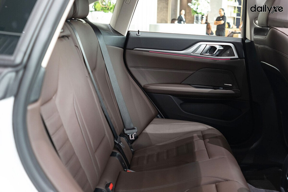 Thiết kế không gian tối đa cho ba người ở hàng ghế sau