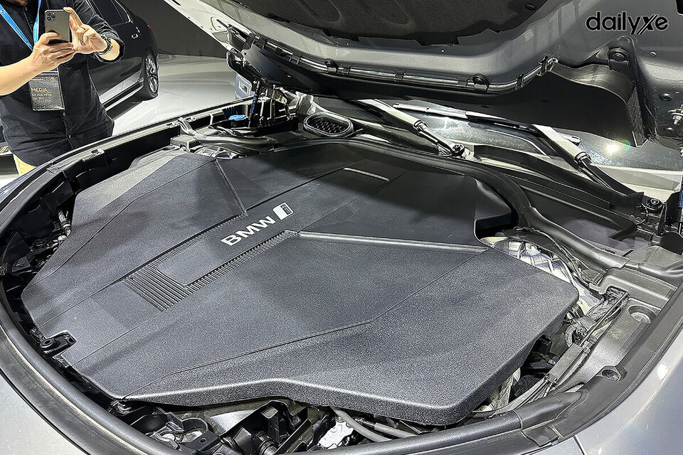 Khả năng vận hành mạnh mẽ cùng cảm giác lái tương lai mới lạ trên BMW i7 với động cơ điện eDrive thế hệ thứ năm