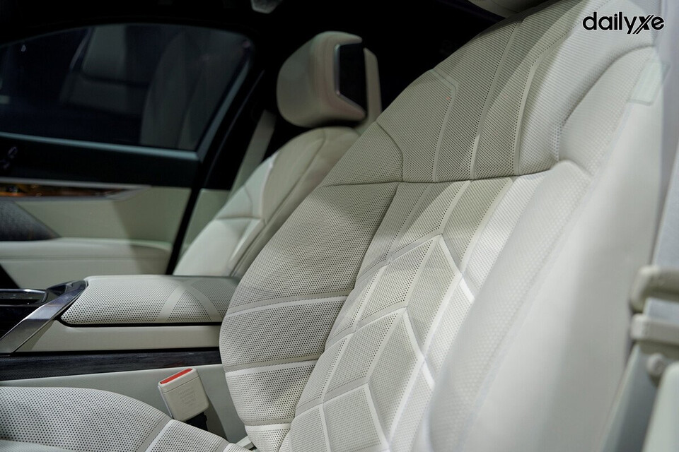 Hệ thống ghế BMW i7 sử dụng chất liệu da cao cấp