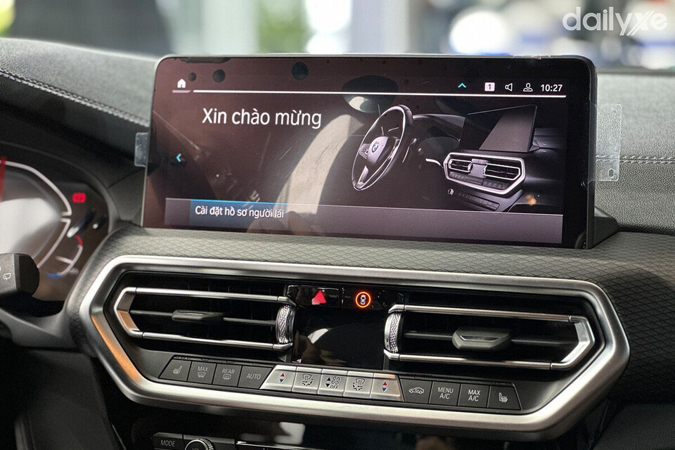 Màn hình trung tâm có kích thước 12.3 inch độ phân giải cao