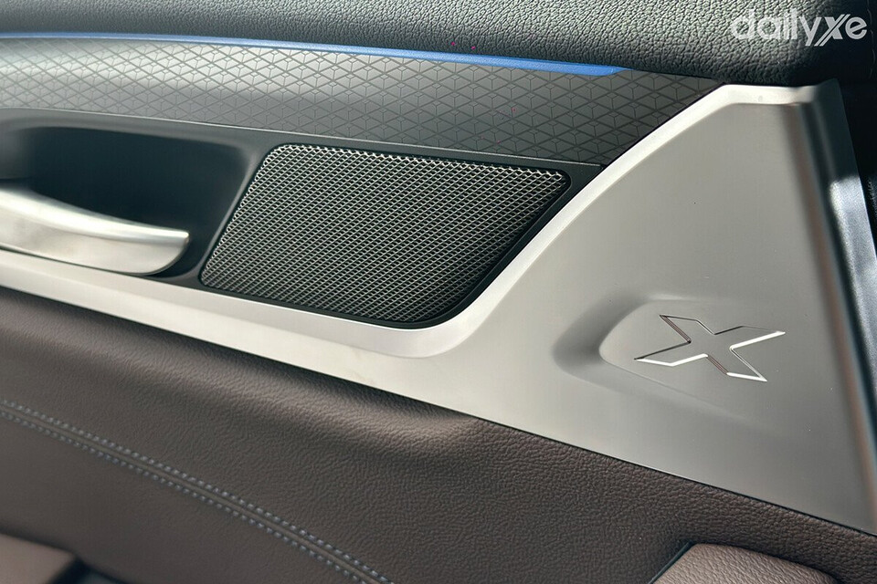 BMW iX3 sử dụng âm thanh 16 loa Harman Kardon sống động