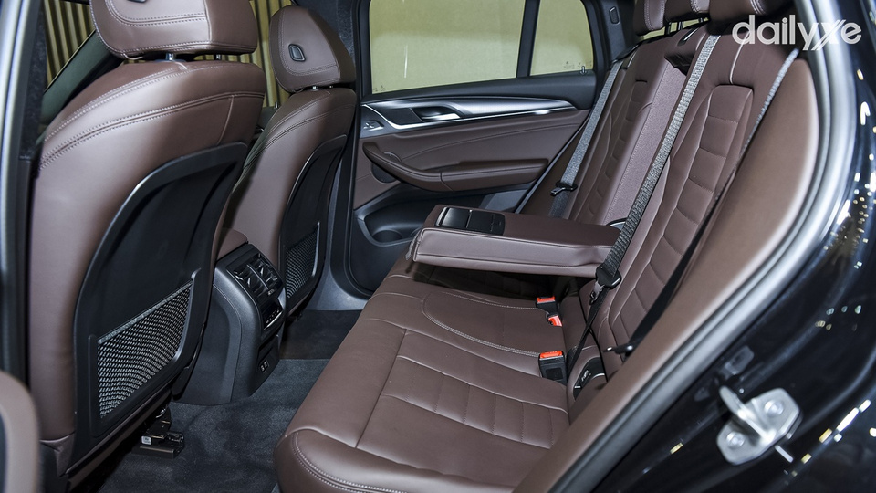 Hàng ghế thứ hai rộng rãi và thoải mái