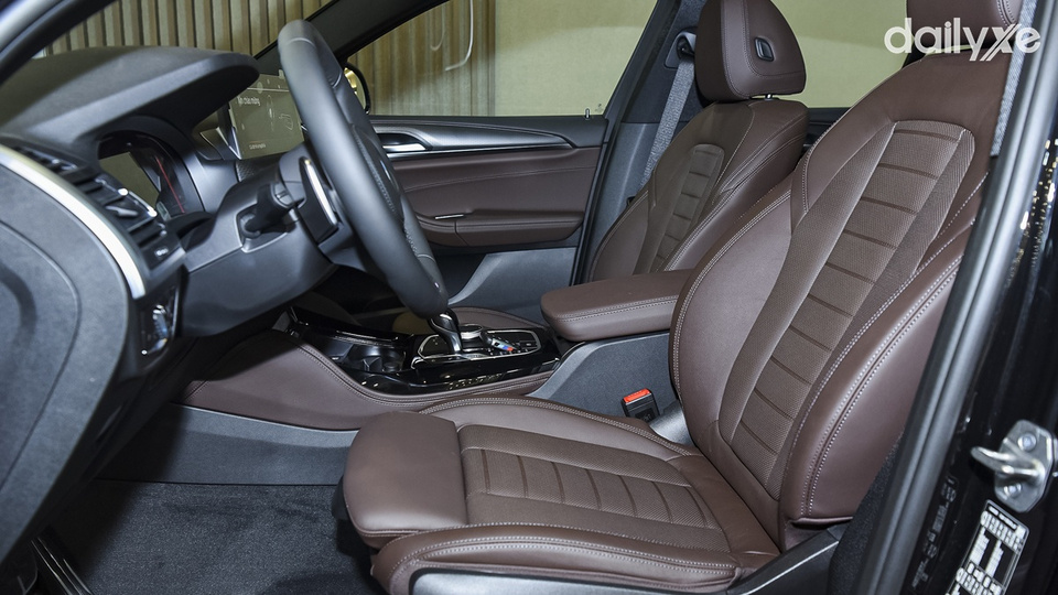 Ghế ngồi bọc da cao cấp đem đến độ êm ái