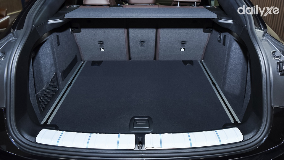 Không gian chứa đồ rộng rãi và linh hoạt