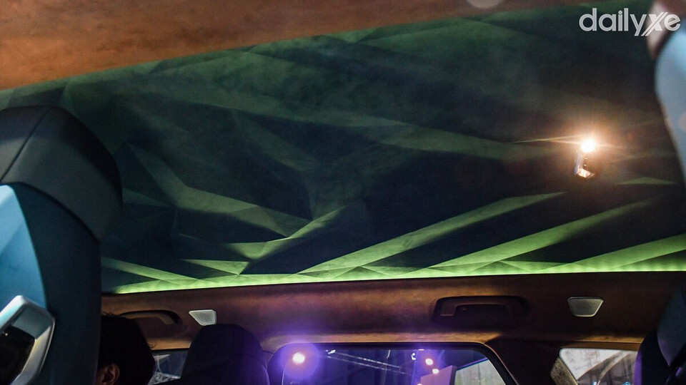 Trang bị cửa sổ trời toàn cảnh