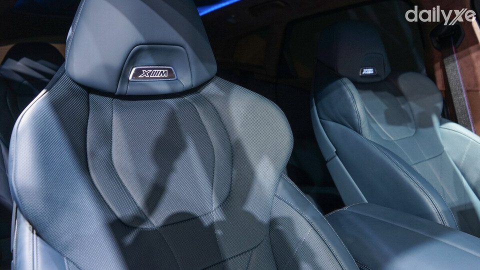Ghế trước trang bị đầy đủ các tiện nghi cao cấp