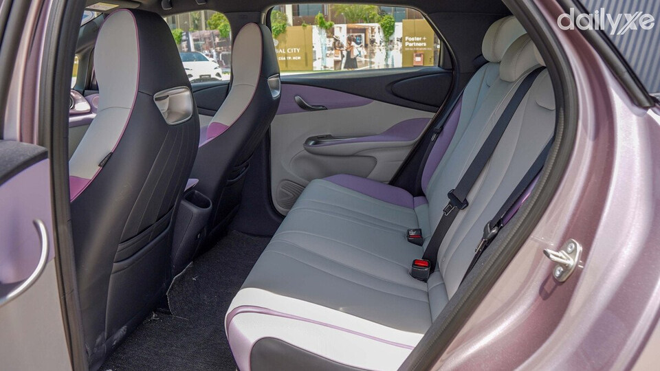 Hàng ghế thứ hai rộng rãi và thoải mái