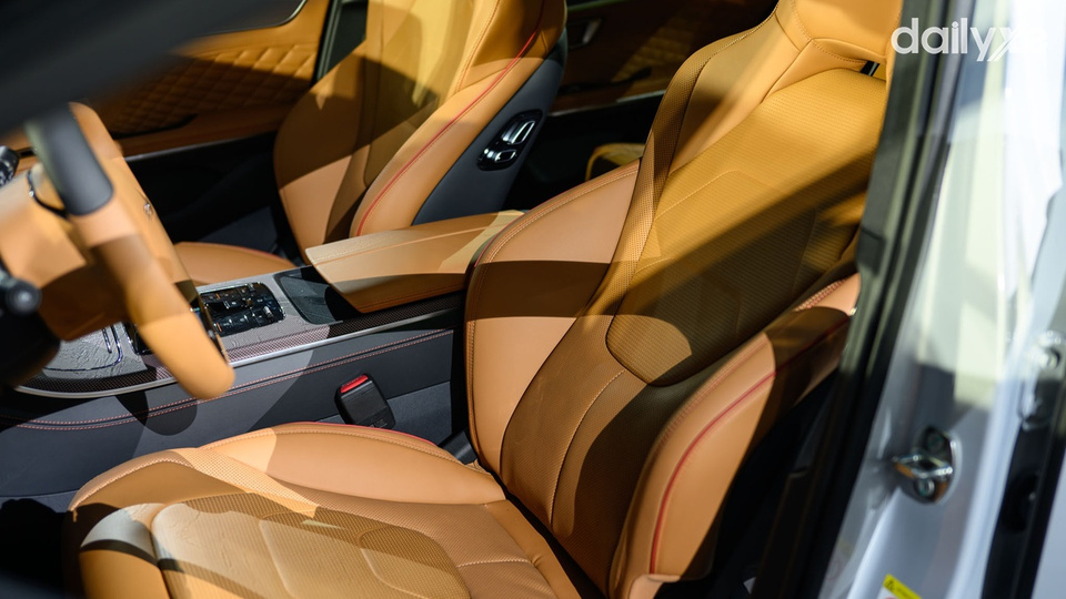 Ghế ngồi bọc da cao cấp