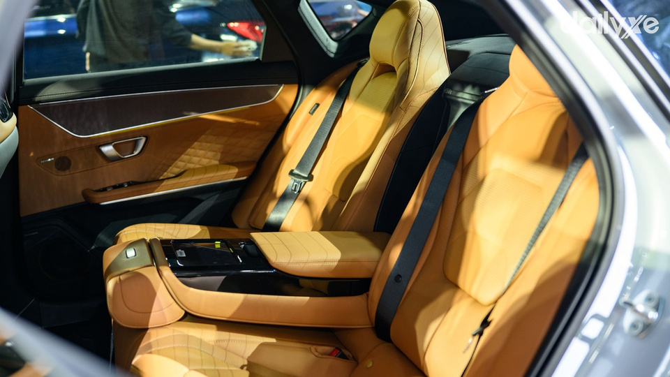 Hàng ghế thứ 2 rộng rãi