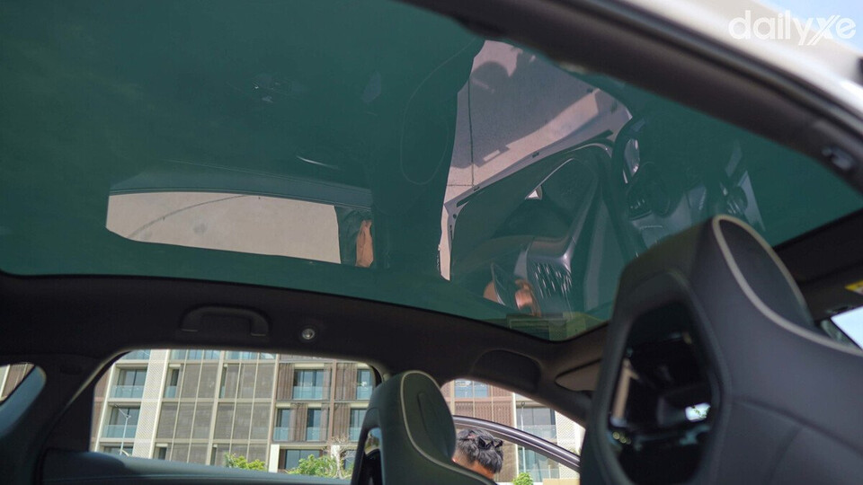 Trang bị cửa sổ trời Panorama