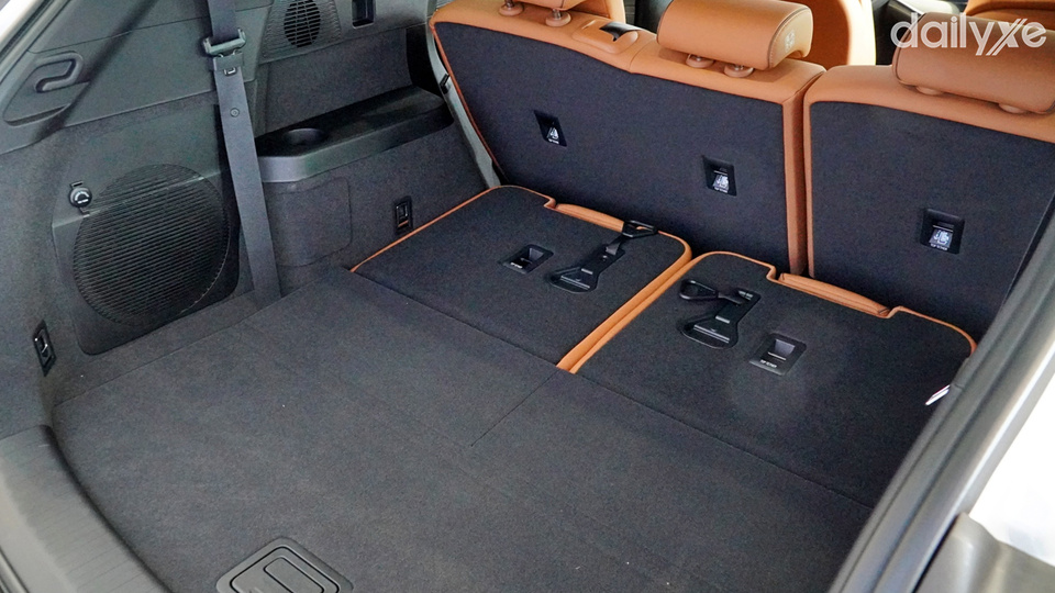 Không gian chứa đồ rộng rãi và linh hoạt