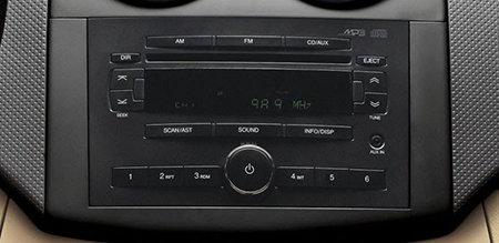 Ổ CD/MP3 cùng cổng kết nối AUX (iPod) tiện nghi Ổ CD/MP3 cùng cổng kết nối AUX (iPod) tiện nghi
