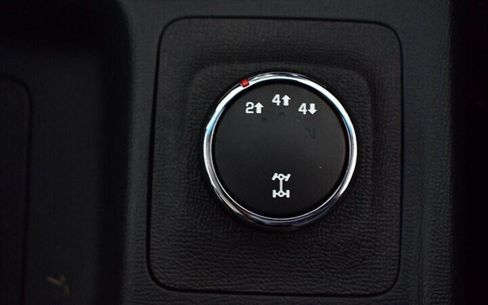 Chuyển đổi giữa chế độ 4WD và 2WD Chuyển đổi giữa chế độ 4WD và 2WD
