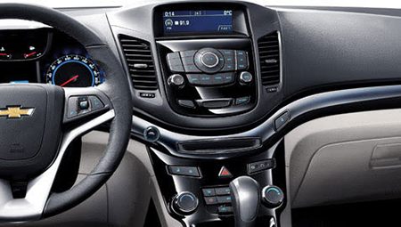 Bảng táp lô của Chevrolet Orlando được sơn đen bóng sang trọng  Bảng táp lô của Chevrolet Orlando được sơn đen bóng sang trọng